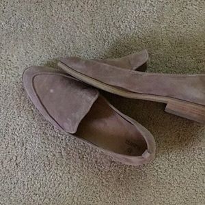 Very soft and comfortable tan flat shoes